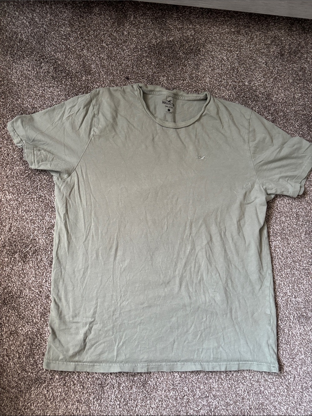 Hollister Men's Light Sage Green Crew Neck Tee